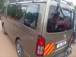 Toyota HiAce 2013 Green