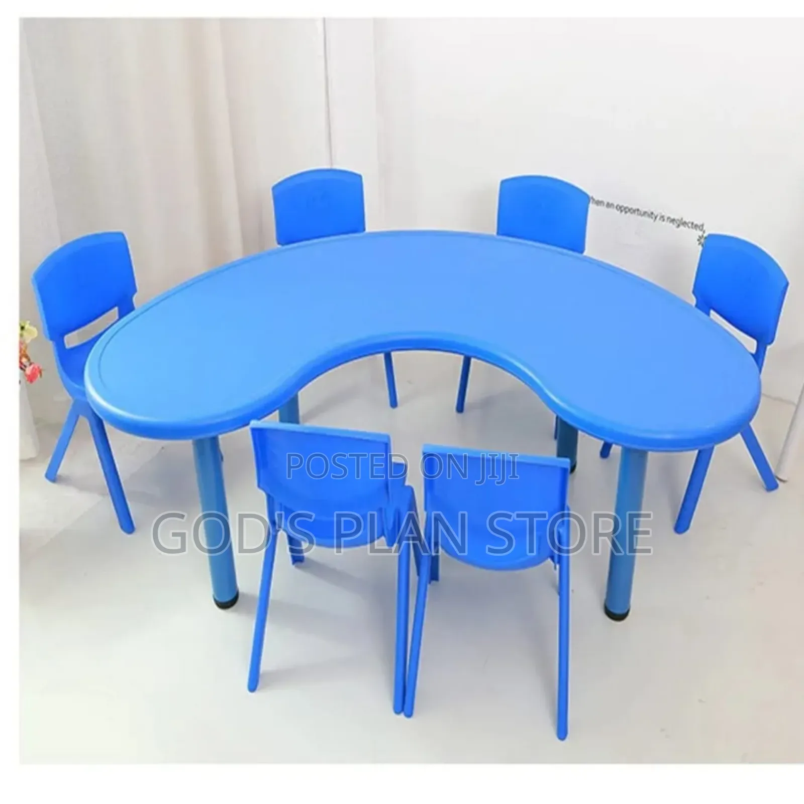 Kids/Baby Moon Shaped Plastic Table and Chairs Plastic Table and Chair