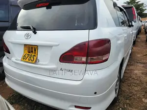 Toyota Picnic 2.0 FWD 2004 White