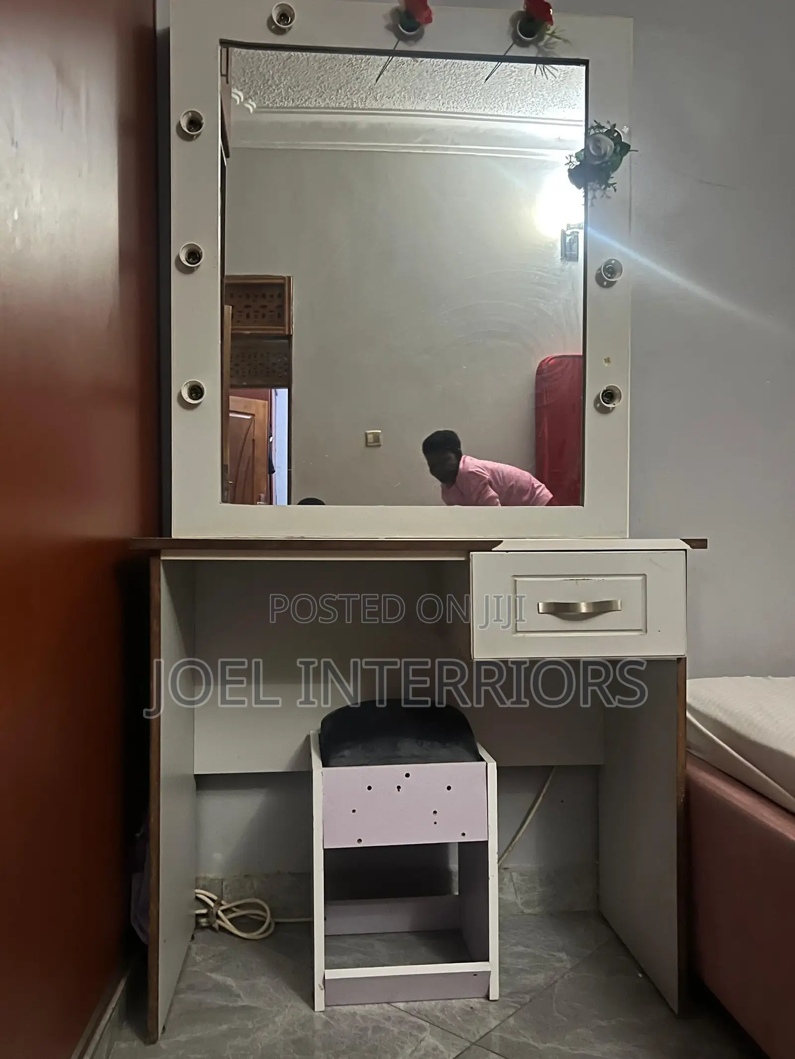 Make Up Display/Dressing Mirror