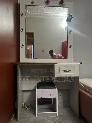 Make Up Display/Dressing Mirror