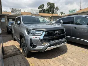 Toyota Hilux 2.8 Diesel 2020 Silver
