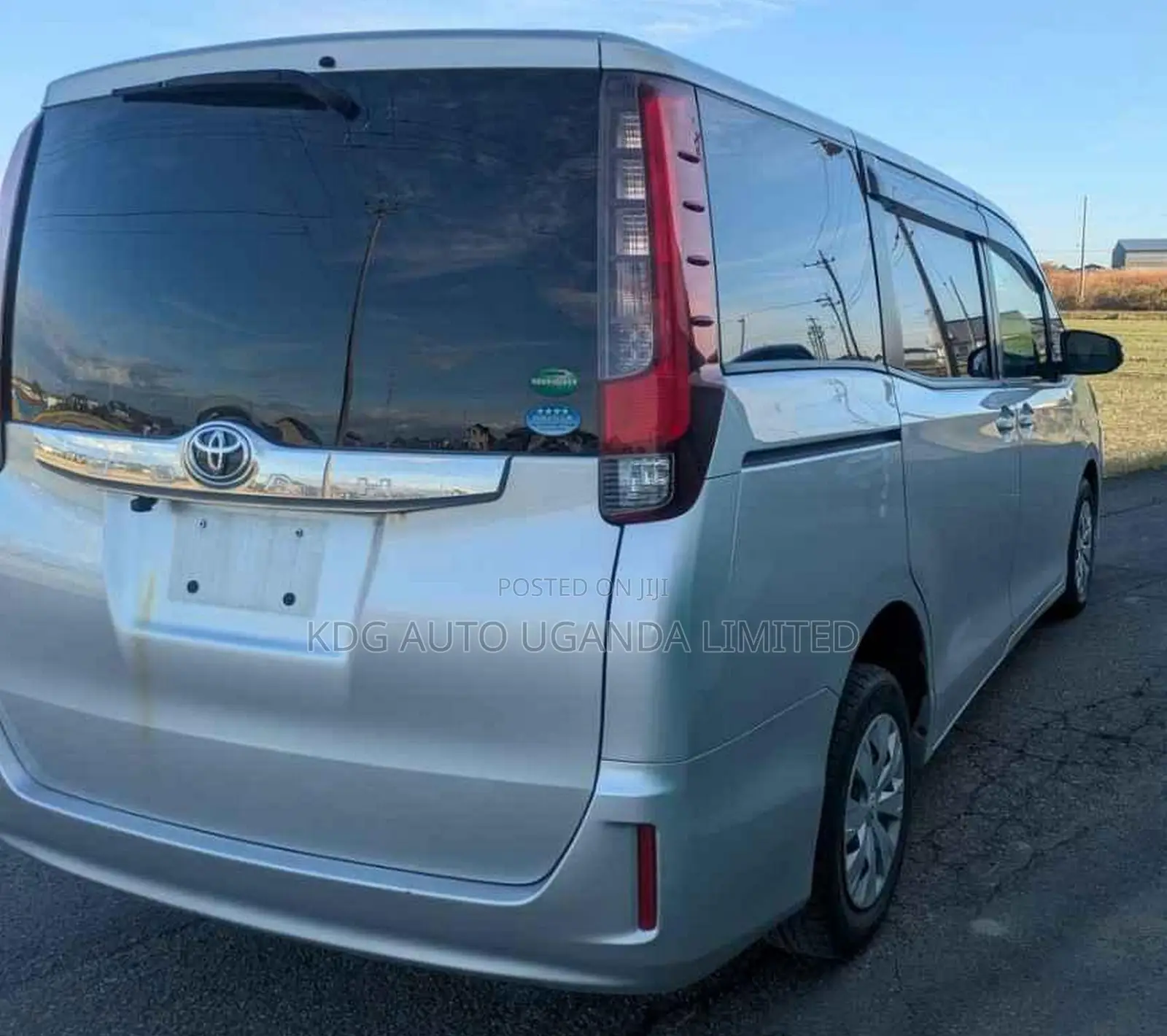Toyota Noah 2.0 AWD (7 Seater) 2017 Silver