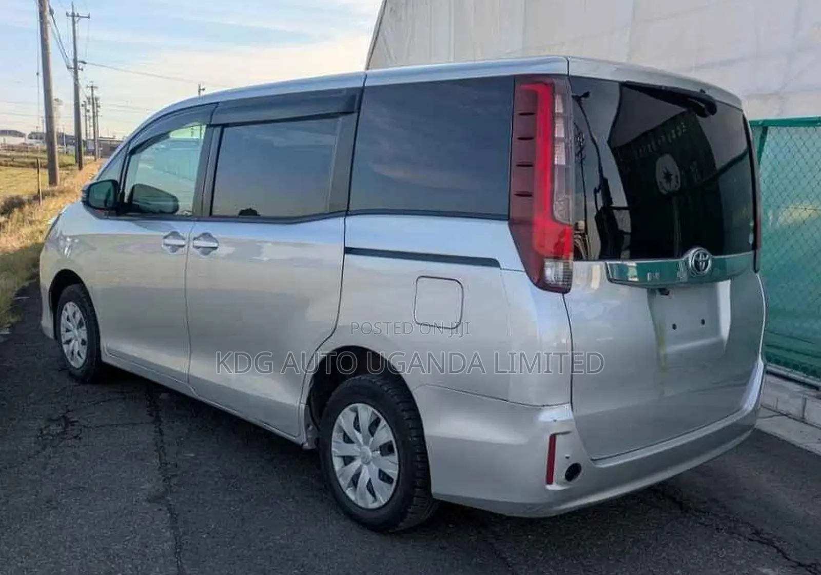Toyota Noah 2.0 AWD (7 Seater) 2017 Silver