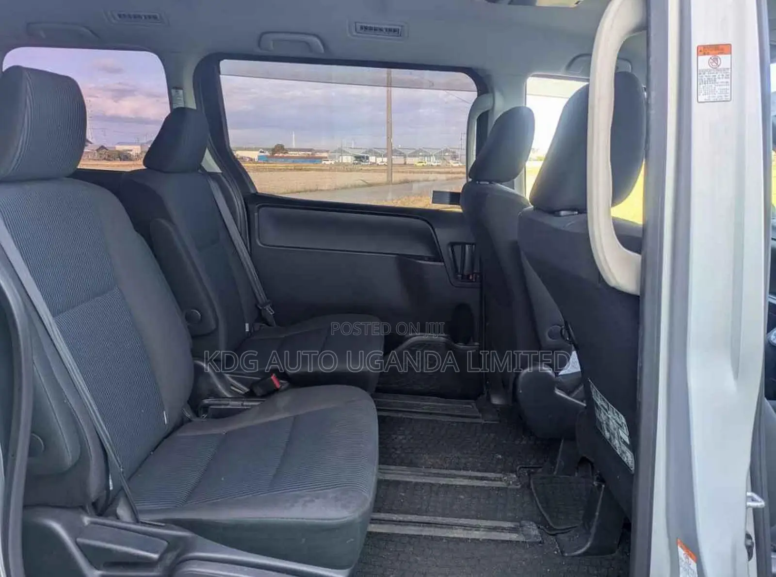 Toyota Noah 2.0 AWD (7 Seater) 2017 Silver