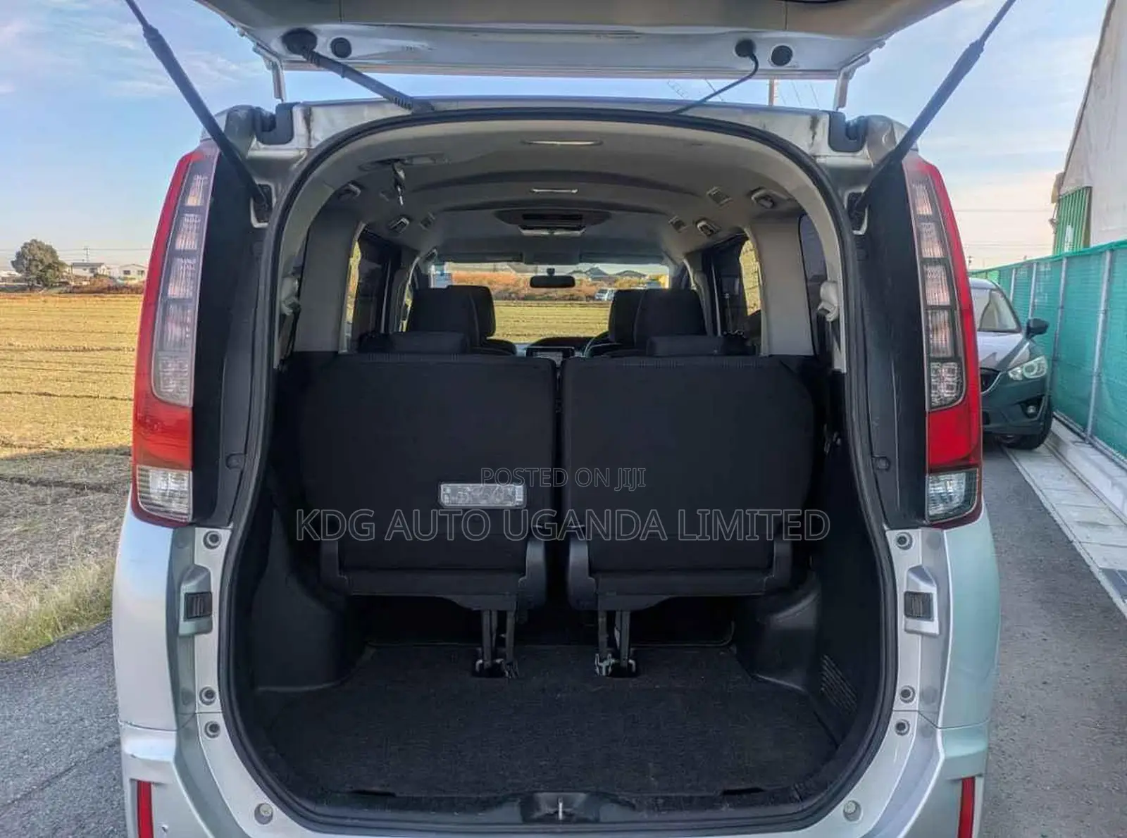 Toyota Noah 2.0 AWD (7 Seater) 2017 Silver