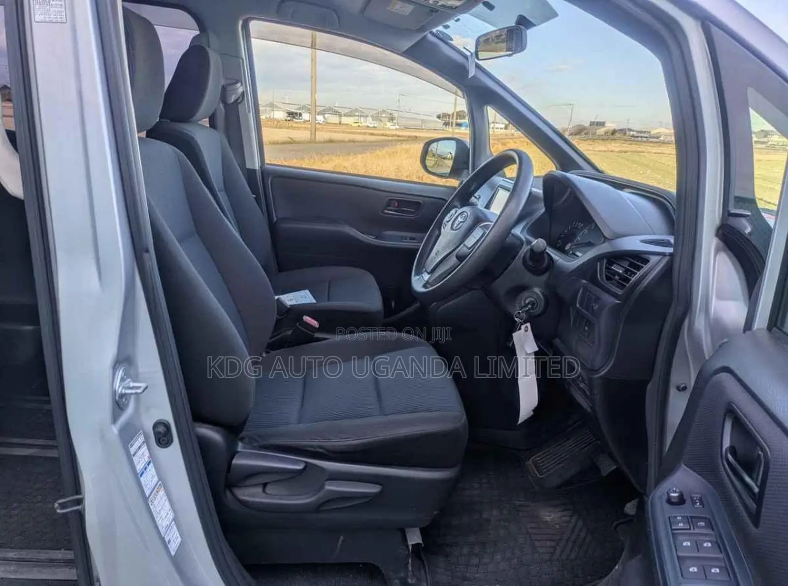 Toyota Noah 2.0 AWD (7 Seater) 2017 Silver