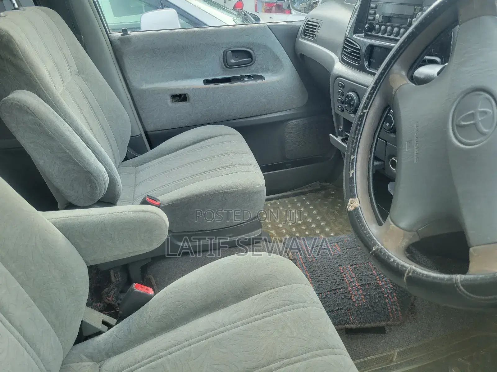 Toyota Noah 2.0 FWD (8 Seater) 2001 White