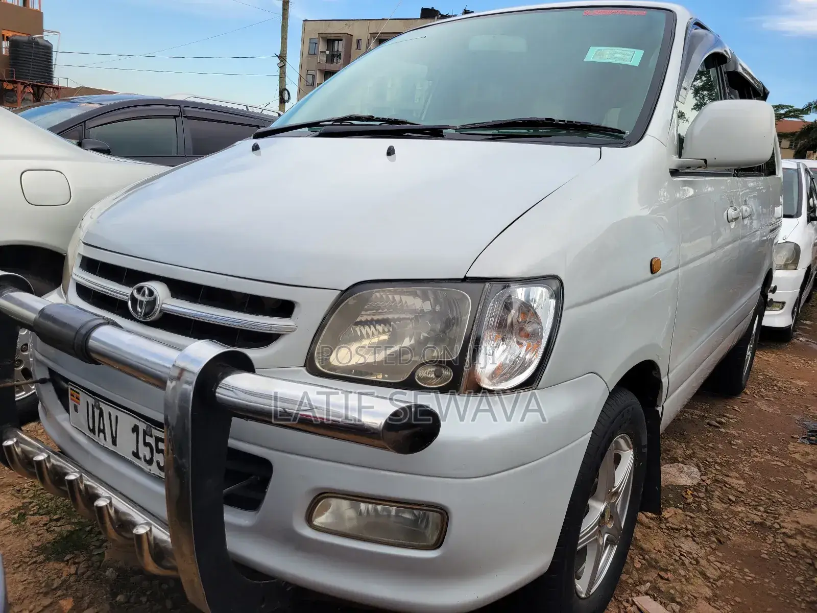 Toyota Noah 2.0 FWD (8 Seater) 2001 White