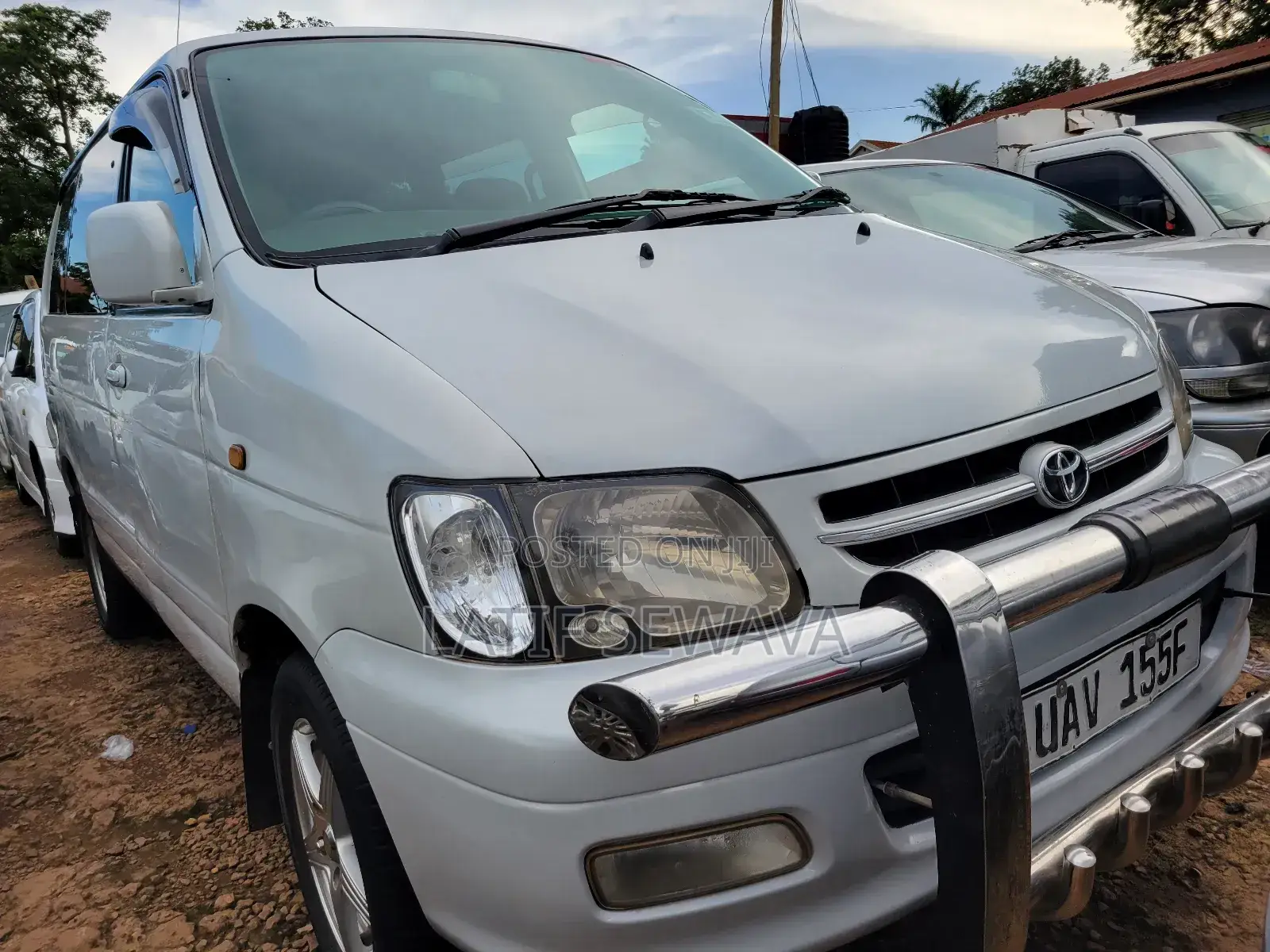Toyota Noah 2.0 FWD (8 Seater) 2001 White