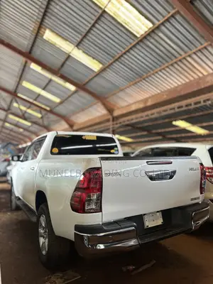 Toyota Hilux Revo Double Cab Deisel 2.8 AWD 2018 White