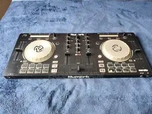 Numark Mixtrack Pro3 Dj Controller