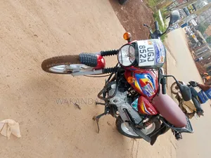 Bajaj Boxer 125 2025 Red