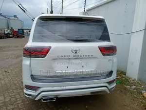 Toyota Land Cruiser LC300 2023 White