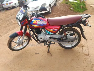 Bajaj Boxer 125 2025 Red