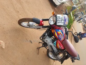Bajaj Boxer 125 2025 Red