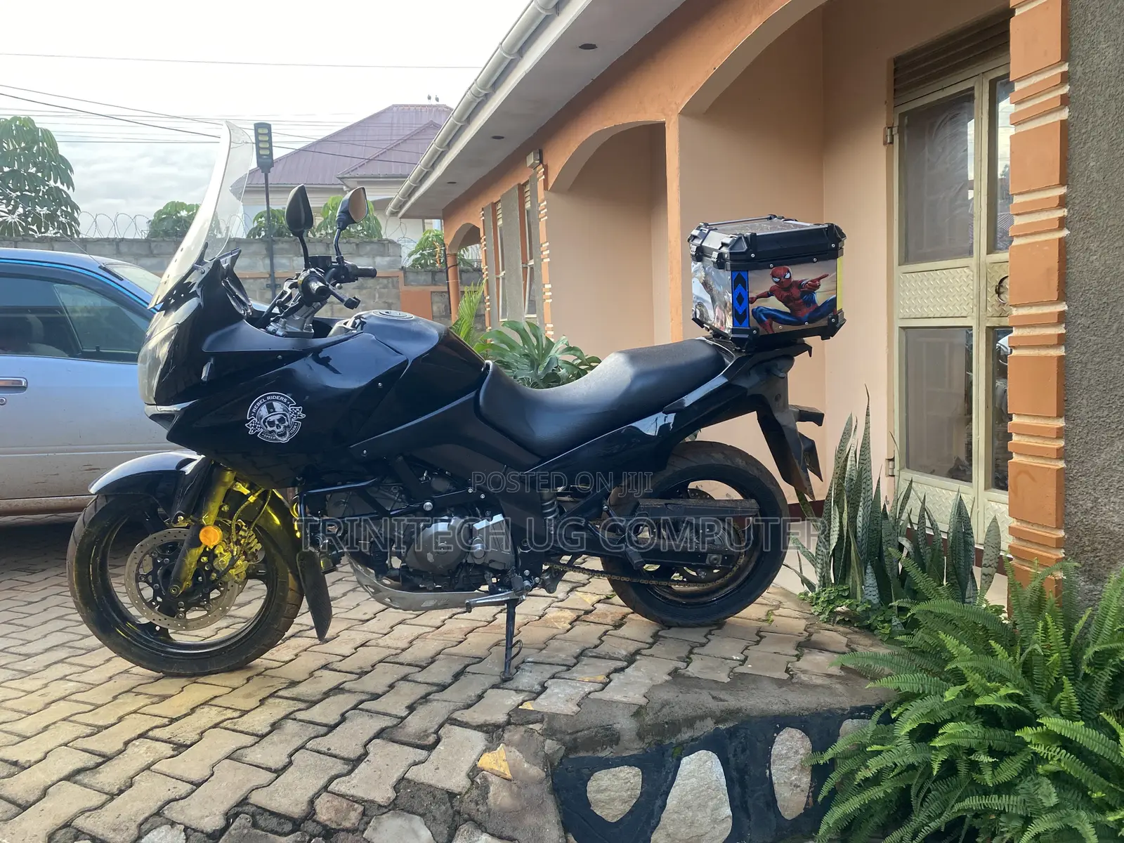 Suzuki V-Strom 2011 Black