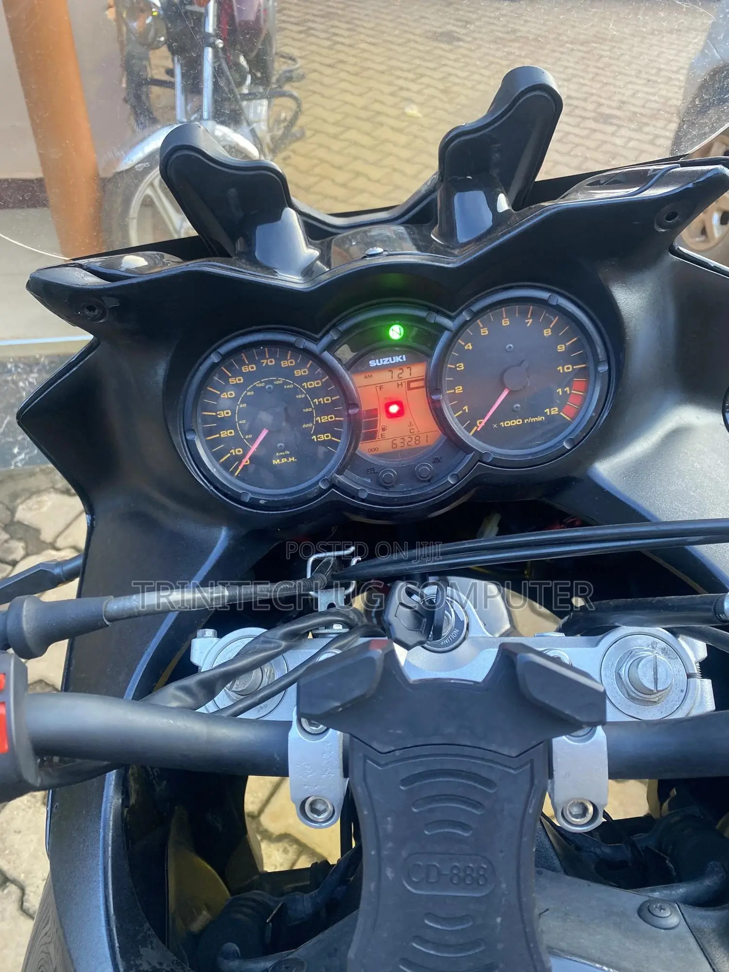 Suzuki V-Strom 2011 Black