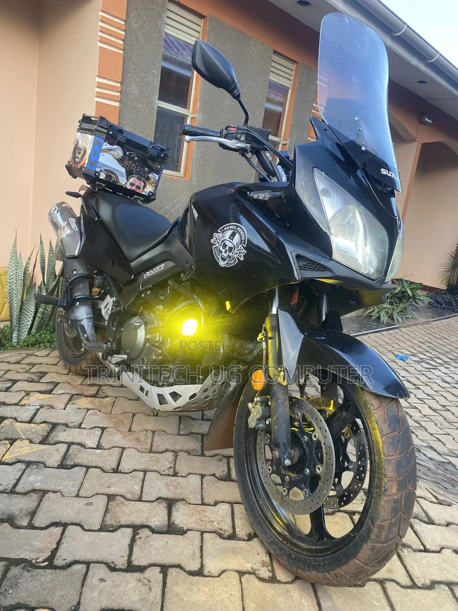 Suzuki V-Strom 2011 Black