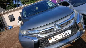Mitsubishi Pajero Sport 2017 Silver