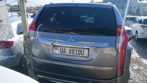 Mitsubishi Pajero Sport 2017 Silver
