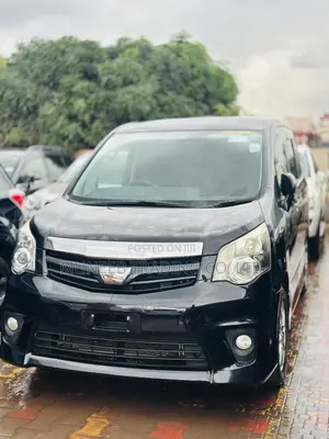 Toyota Noah 2.0 143hp AWD (8 Seater) 2013 Black