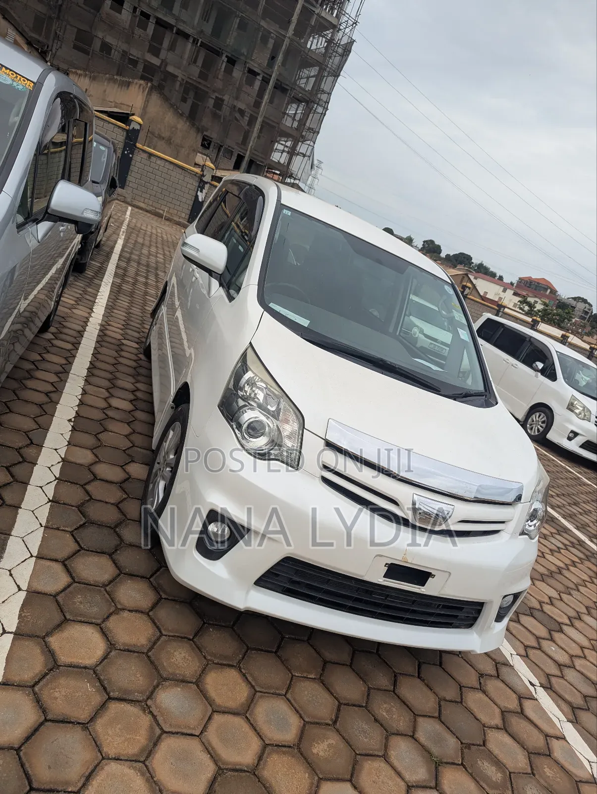 Toyota Noah 2012 White