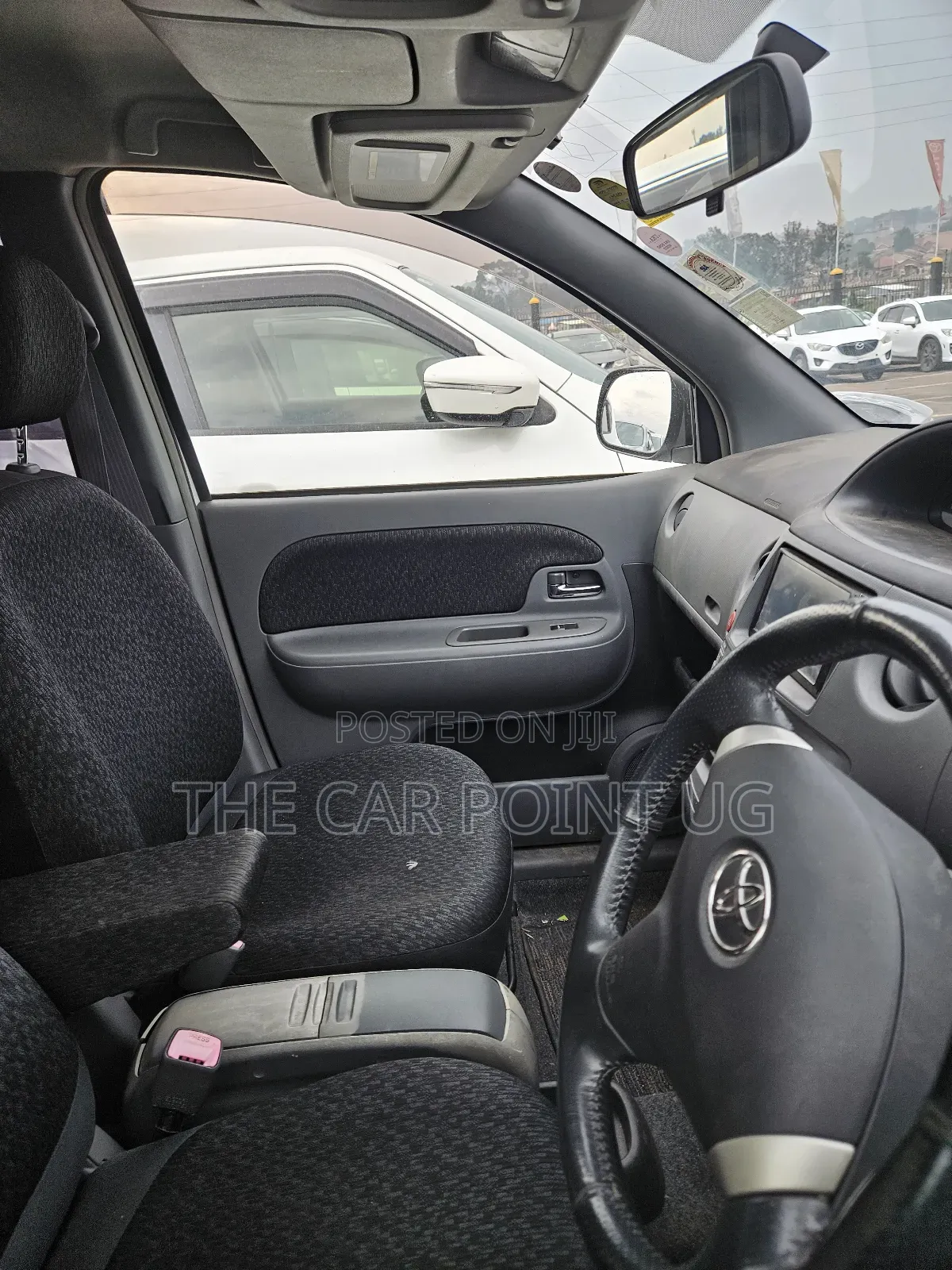 Toyota Sienta 1.5 FWD 2012 White