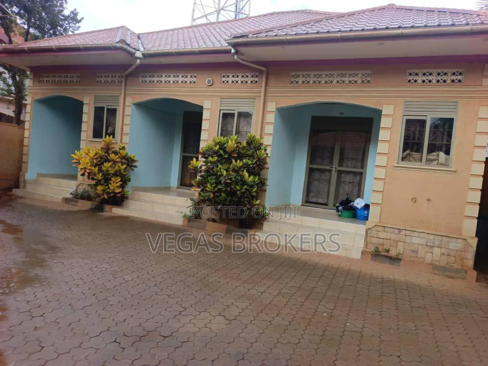 2bdrm House in Vegas Brokers, Rubaga for rent