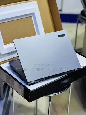 New Laptop Acer TravelMate P273 M 16GB Intel Core i7 SSD 512GB