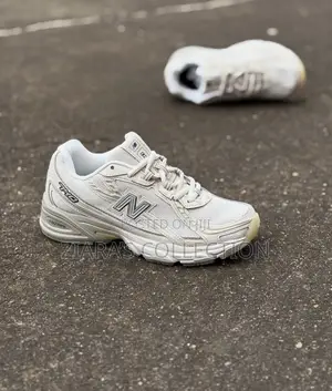 White New Balance 740 Trainers