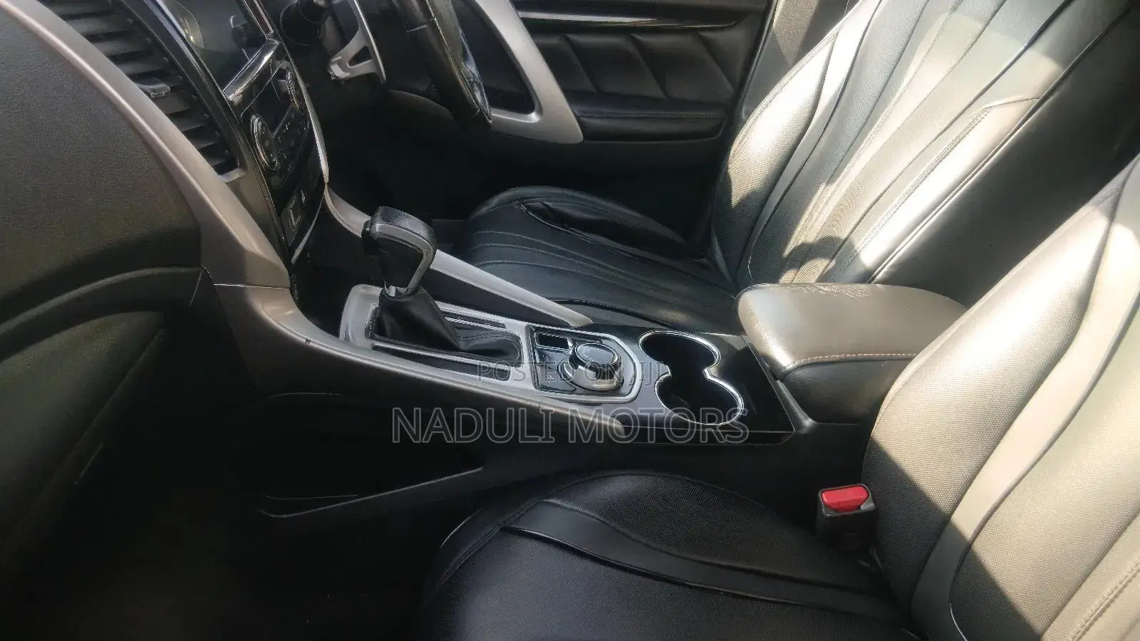 Mitsubishi Pajero Sport 2017 Silver