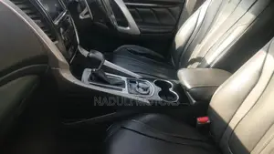 Mitsubishi Pajero Sport 2017 Silver