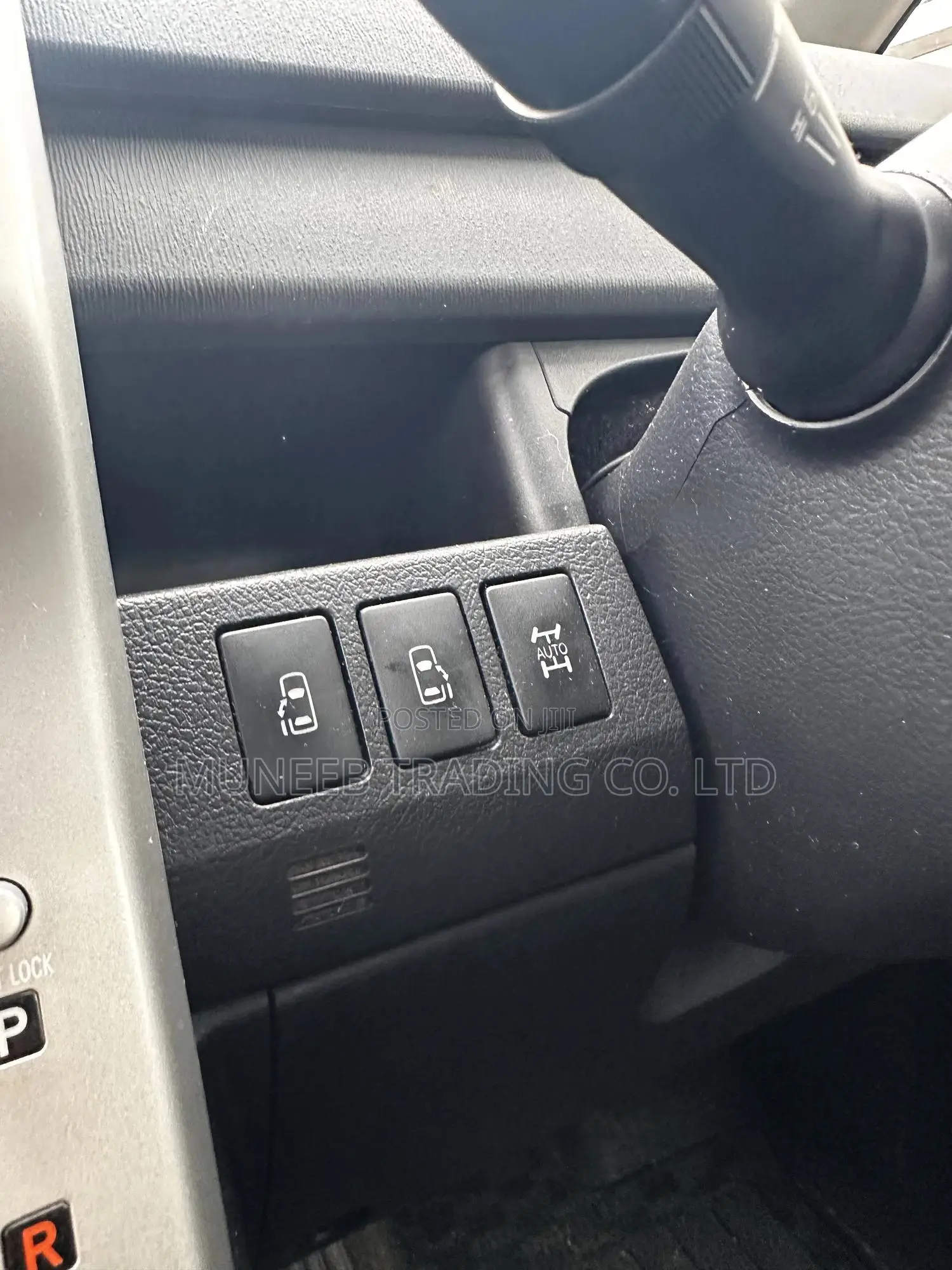 Toyota Noah 2.0 143hp AWD (8 Seater) 2013 Black