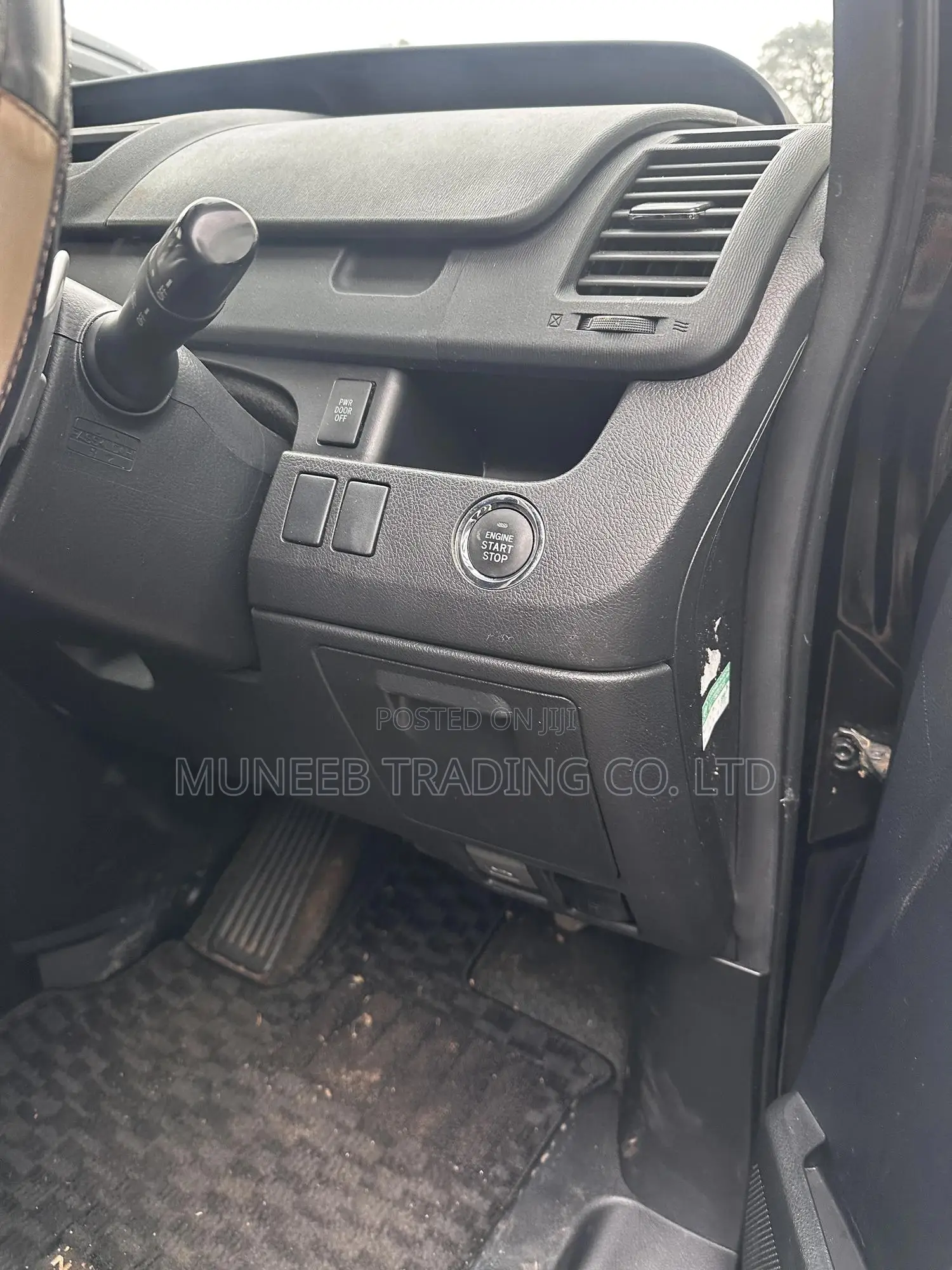 Toyota Noah 2.0 143hp AWD (8 Seater) 2013 Black
