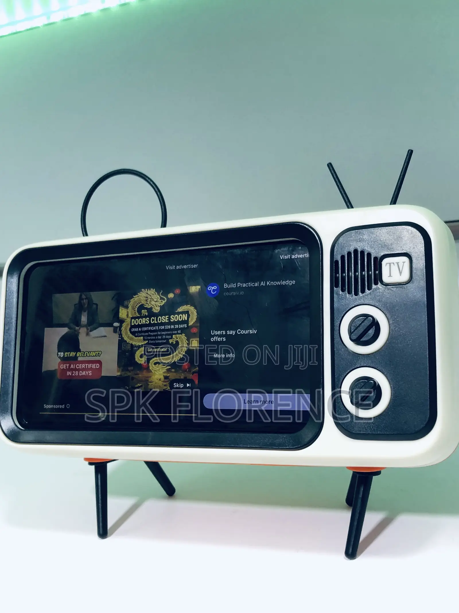 Classical Tv Phone Holder +Bluetooth Speaker