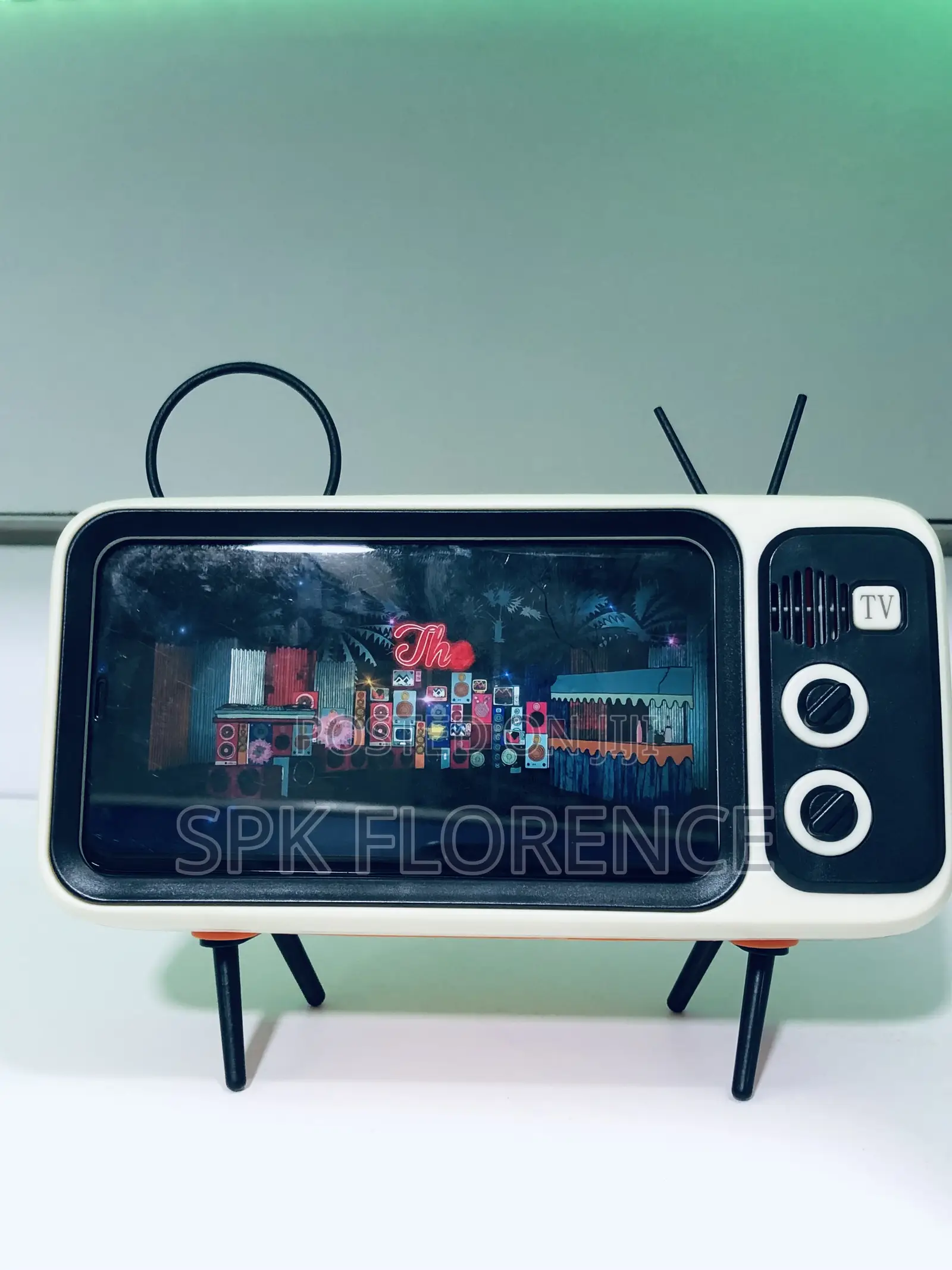 Classical Tv Phone Holder +Bluetooth Speaker