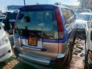Toyota Noah 2002