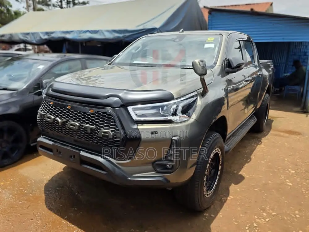 Toyota Hilux 2022 Gray
