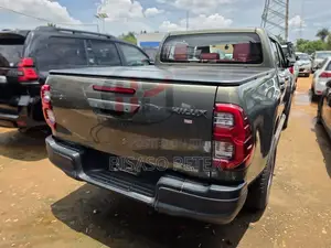 Toyota Hilux 2022 Gray