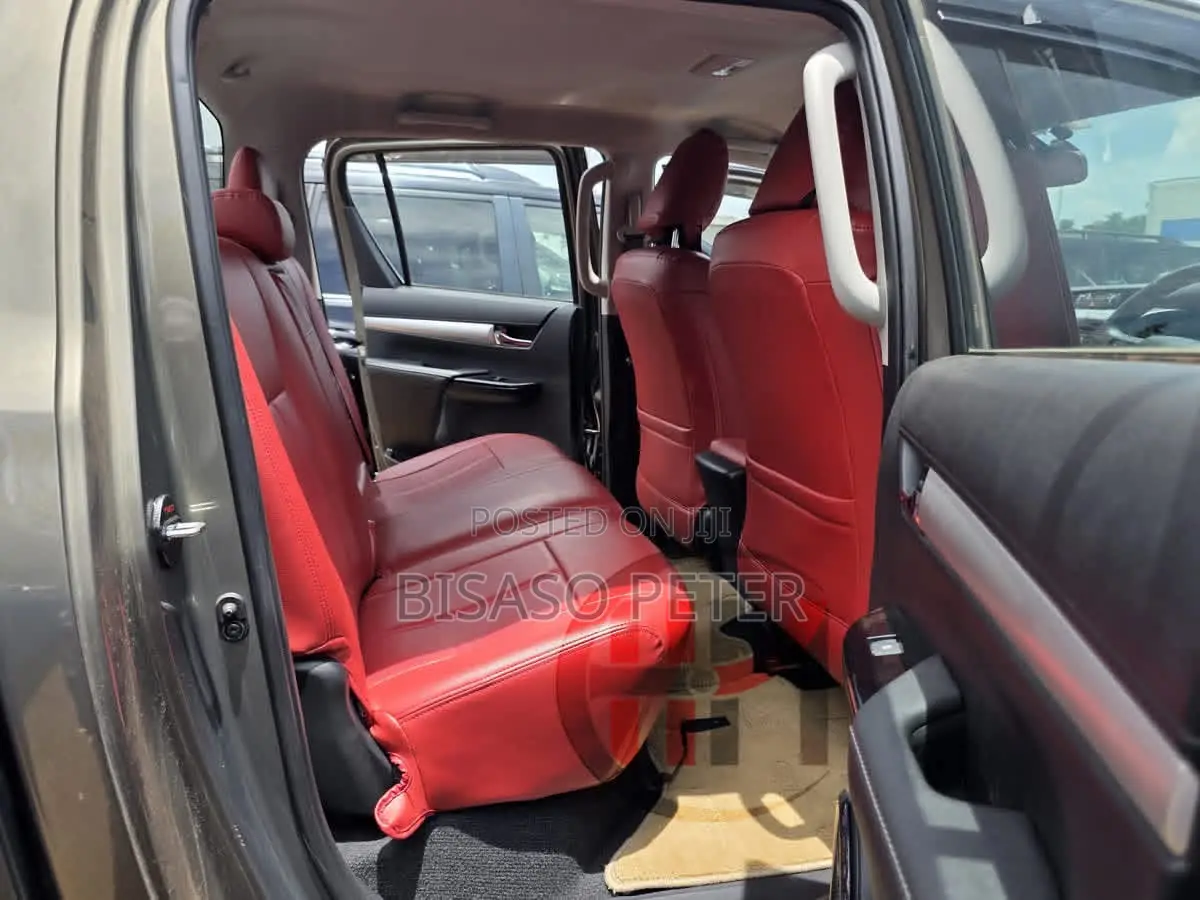 Toyota Hilux 2022 Gray