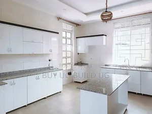 6bdrm Maisonette in Kira for sale