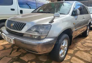 Toyota Harrier 2.2 16V 2000 Gold