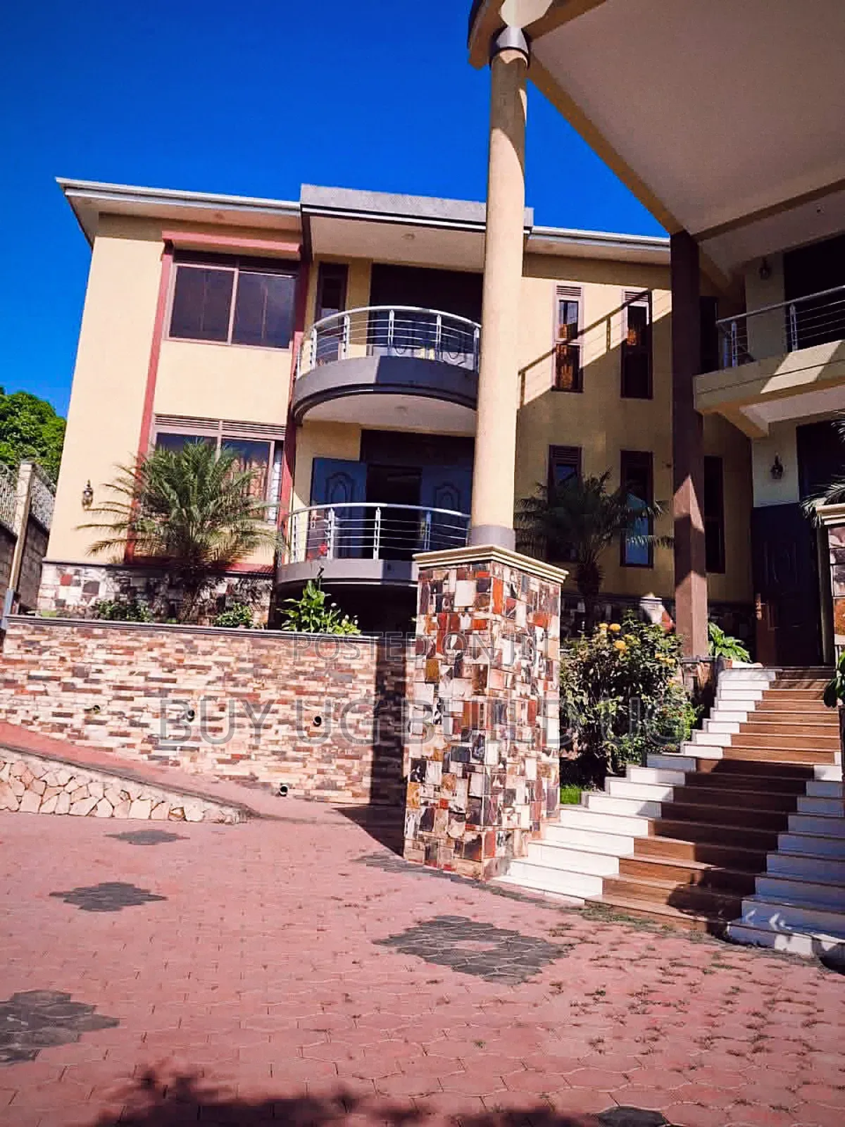 6bdrm Maisonette in Lubowa Entebbe Road, Division A for sale