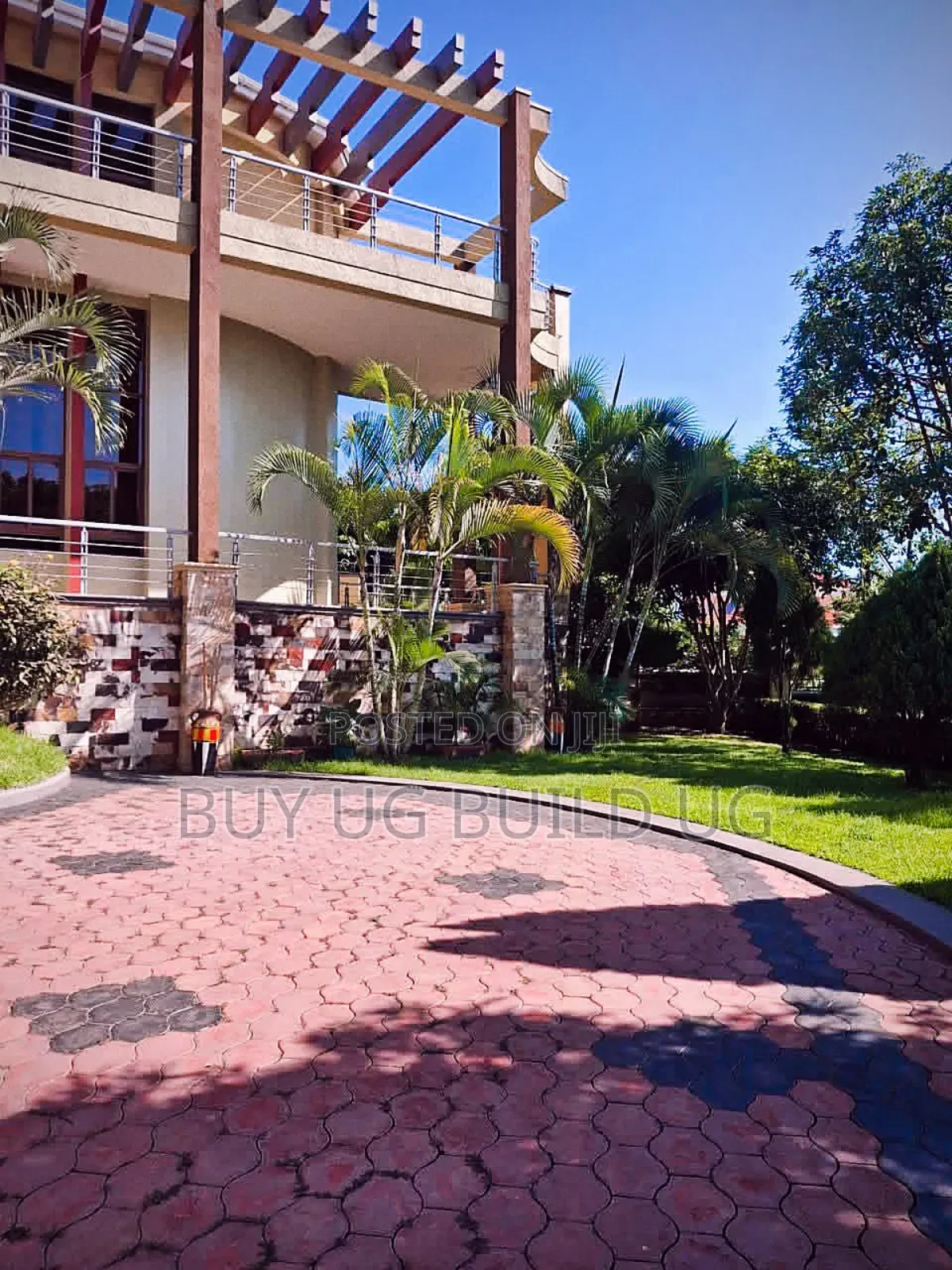 6bdrm Maisonette in Lubowa Entebbe Road, Division A for sale