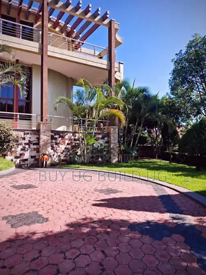 6bdrm Maisonette in Lubowa Entebbe Road, Division A for sale