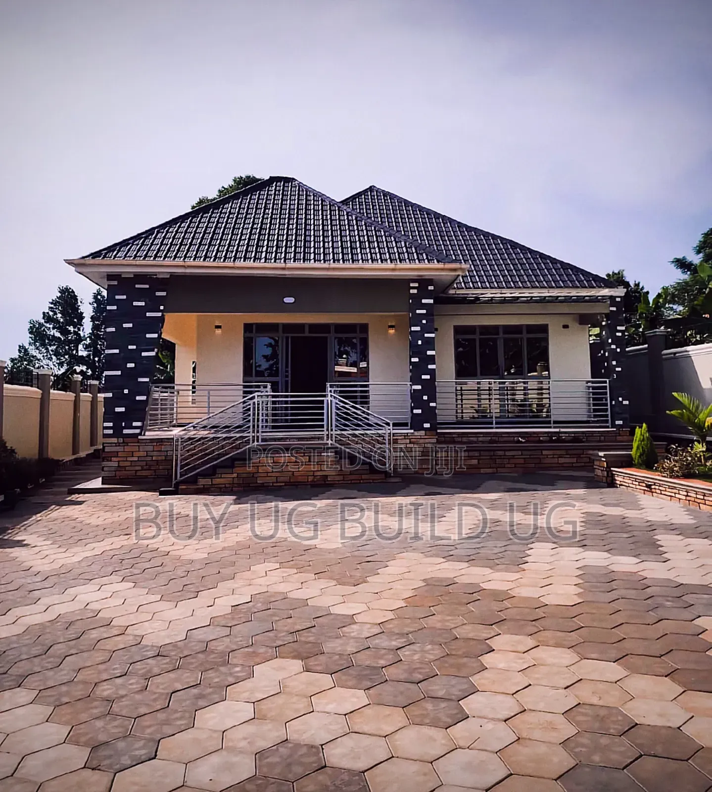 3bdrm Bungalow in Kitende Entebbe Road, Central Division for sale