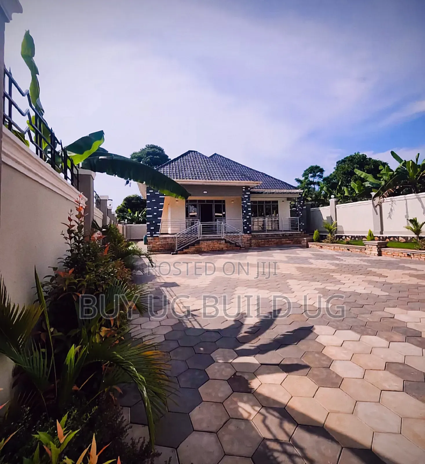 3bdrm Bungalow in Kitende Entebbe Road, Central Division for sale
