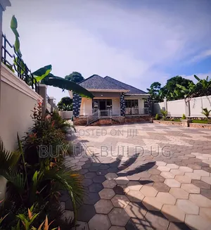 3bdrm Bungalow in Kitende Entebbe Road, Central Division for sale