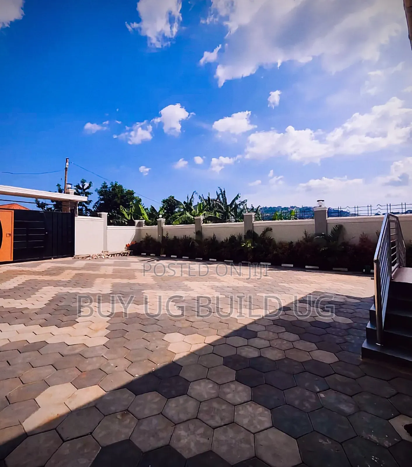 3bdrm Bungalow in Kitende Entebbe Road, Central Division for sale